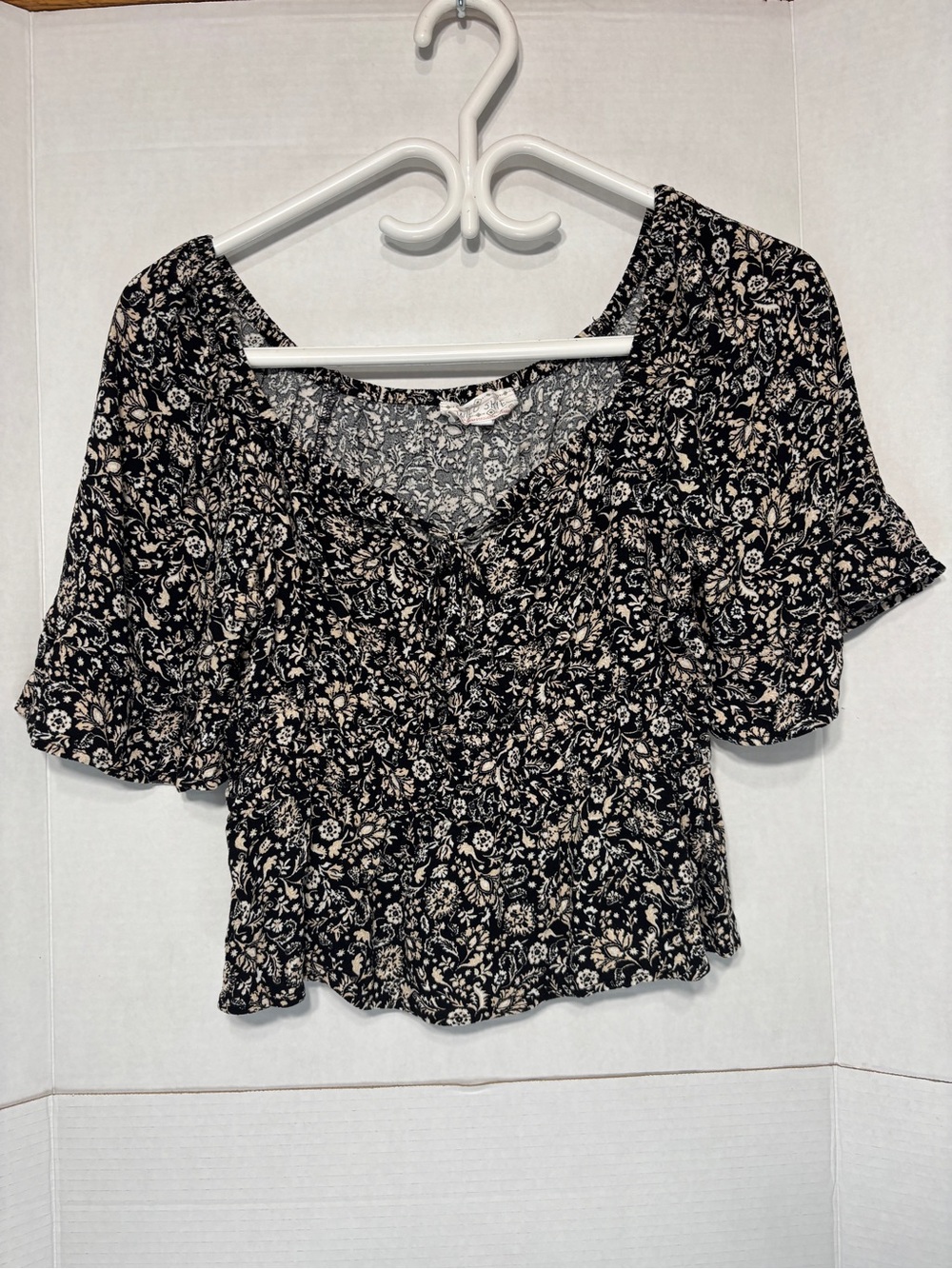 Wild Skye Women’s Floral Crop Top Flowy Sleeves Boho Revival Peasant T-shirt